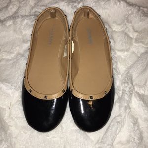 Black and tan ballet flats